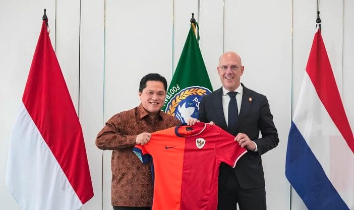 “Kami terus berusaha untuk membangun sepak bola Indonesia dengan kolaborasi bersama pihak lain. Hari ini, PSSI menjalin kerja sama dengan Federasi Sepak Bola Belanda atau KNVB dalam beberapa bidang,” tulis Erick di Instagram.