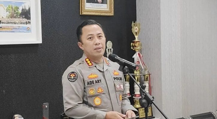 "Apabila jumlah massa dan eskalasi meningkatkan maka diadakan penutupan jalan, apabila jumlah massa tidak banyak, lalin normal seperti biasa, " katanya.