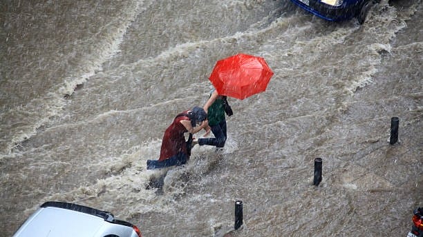 "Kalau itu sudah bisa diprediksi dan awan itu terpecah, tidak terkonsentrasi di Bogor, otomatis kita tidak mendapatkan kiriman banjir dari Bogor," jelasnya.