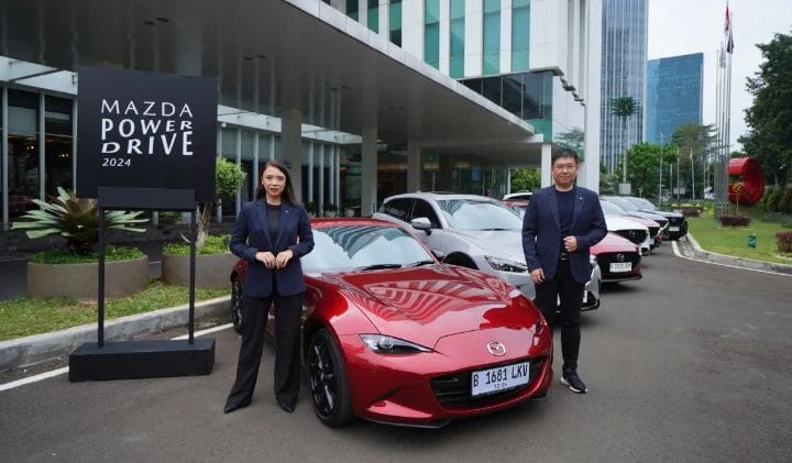 Marketing & Communications General Manager PT Eurokars Motor Indonesia (EMI) Pramita Sari (kiri) dan Chief Operating Officer PT EMI Ricky Thio (kanan) pada konferensi pers Mazda Power Drive 2024 di Hotel JS Luwansa, Jakarta, Rabu (11/10/2024). (FOTO: Mazda Indonesia).