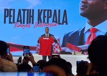 Patrick Kluivert diperkenalkan sebagai pelatih Timnas Indonesia (Foto: Inversi.id)