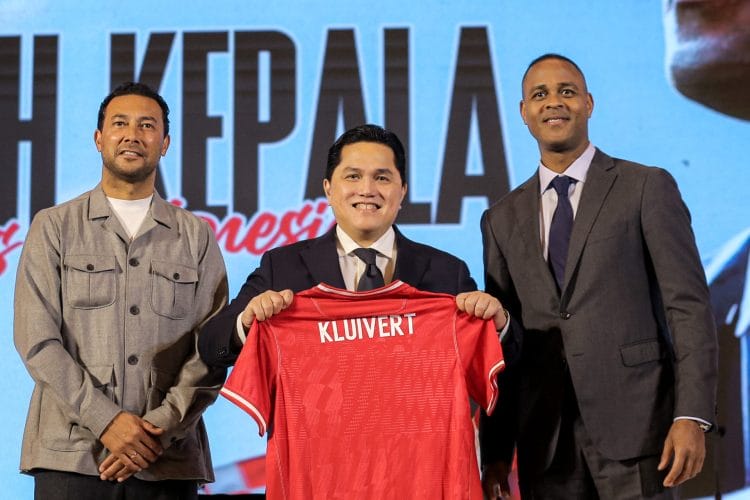 Patrick Kluivert bersama Ketua Umum PSSI, Erick Thohir (Foto: Inversi.id)