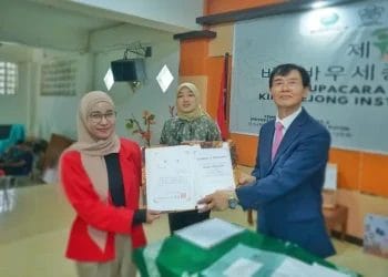 Winda Widyastuti, seorang guru dari SMA Negeri 2 Kendari yang memenangkan Hangul Festa 2024. (Foto: Istimewa)