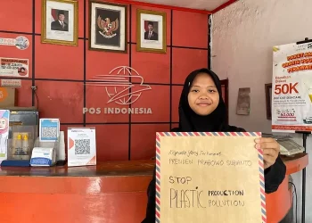 Aeshnina, siswi SMA Muhammadiyah Gresik Surati Prabowo (Ecoton)