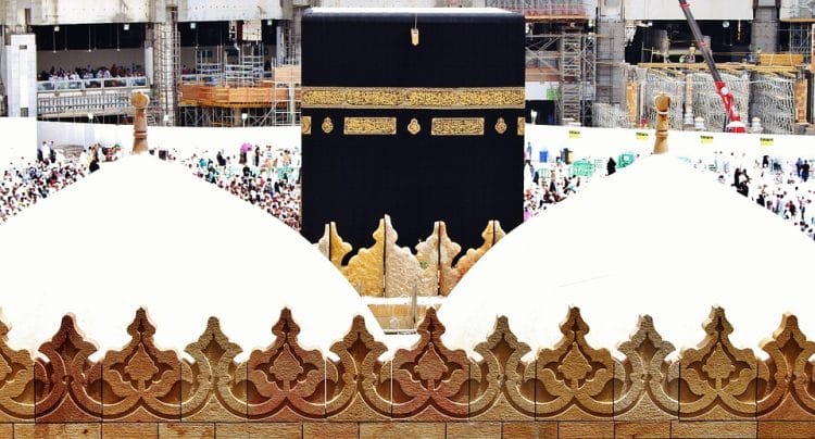 Ilustrasi guru SMA Negeri 1 Gedangan mendapat hadiah umrah gratis dari alumninya. (Foto: Pixabay)